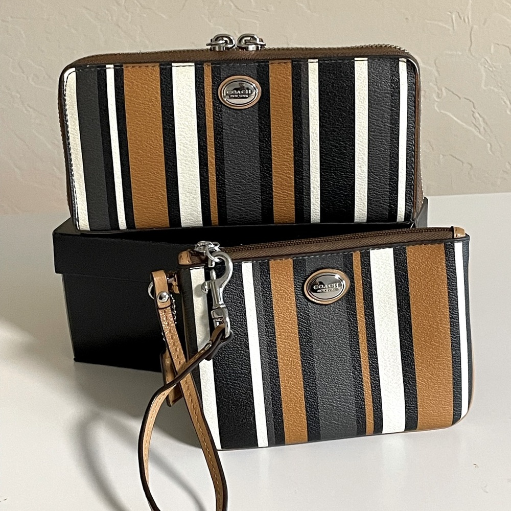 COACH WALLET & WRISTLET